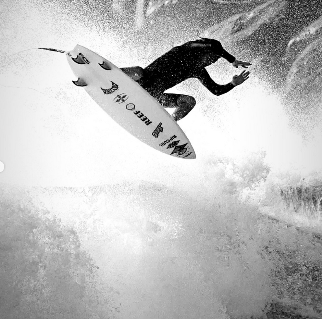 残り僅か！  日本のパワーレスの波でもハイパフォーマンスサーフィンがしたい方へ！  『SUB DRIVER 3.0』”Black Sheep Built”＆”LIGHT SPEED2”が人気です！