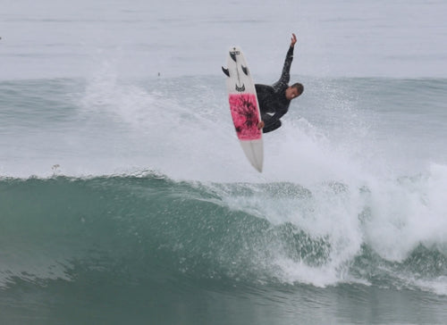 西井が撮影！今朝の『Kolohe Andino』のサーフフォトをご覧ください。