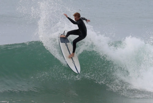 MAYHEMツインザープラス5フィンのプロトタイプに乗っているのは？