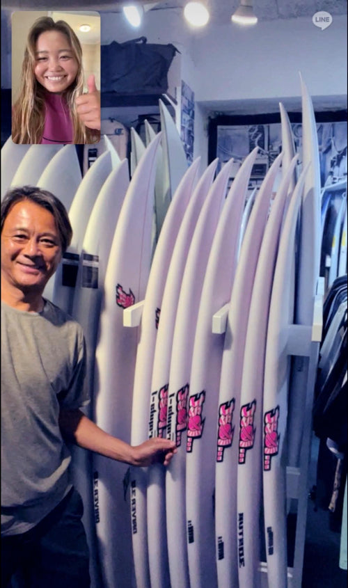 南アフリカへ遠征中『アノン松岡』WSL/CS用サーフボードが完成しました。