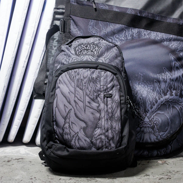 DAKINE × MAYHEM / CAMPUS PREMIUM 28L BACKPACK