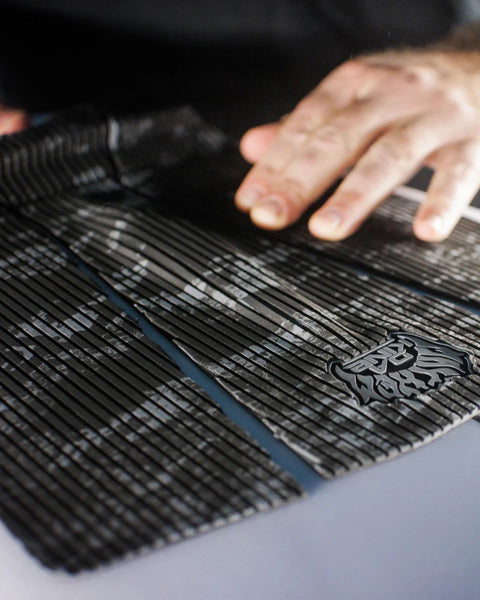 DAKINE × MAYHEM / LINEUP SURF TRACTION PAD