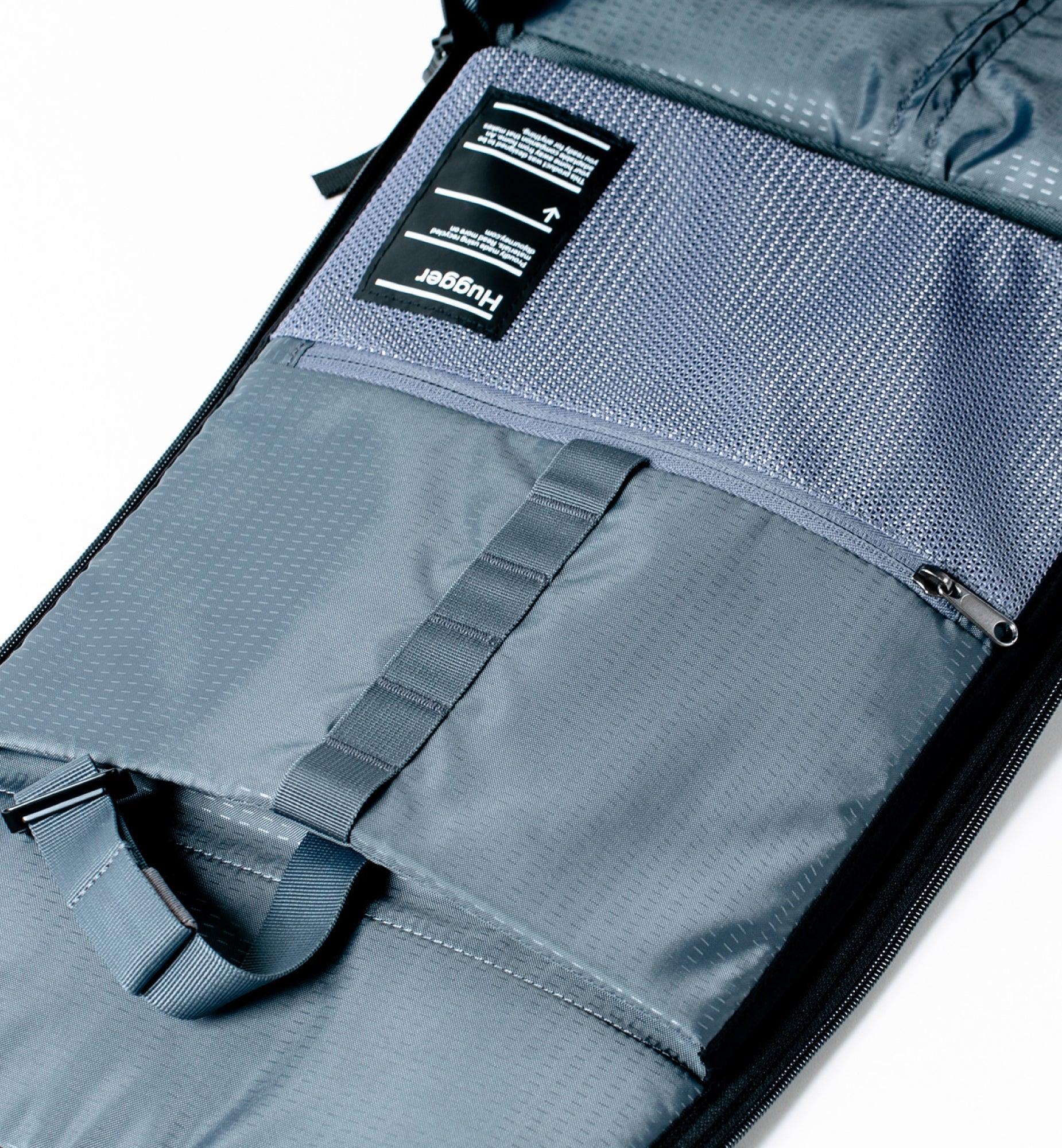 『Db』Hugger Roller Bag 40L / Black Out