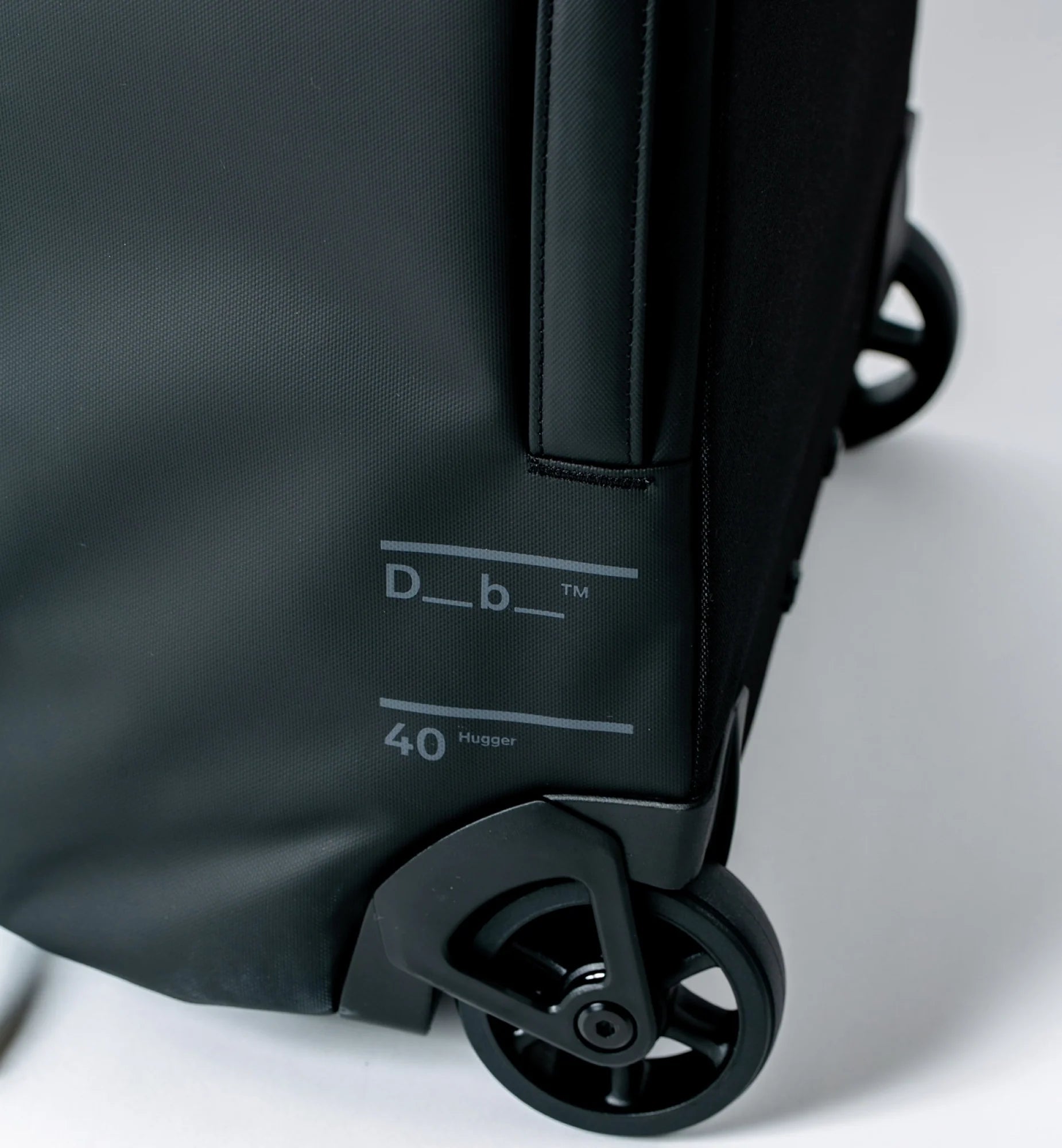 『Db』Hugger Roller Bag 40L / Black Out