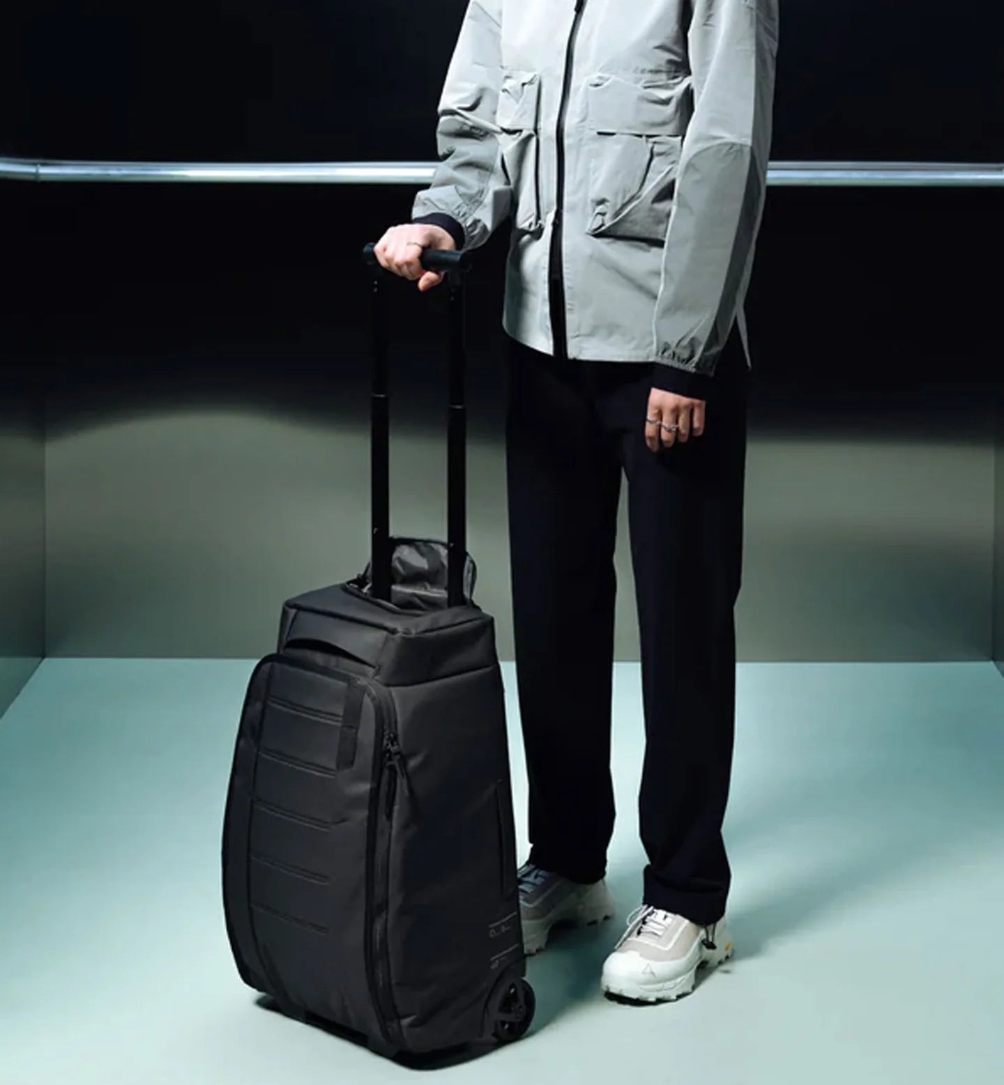 『Db』Hugger Roller Bag 40L / Black Out