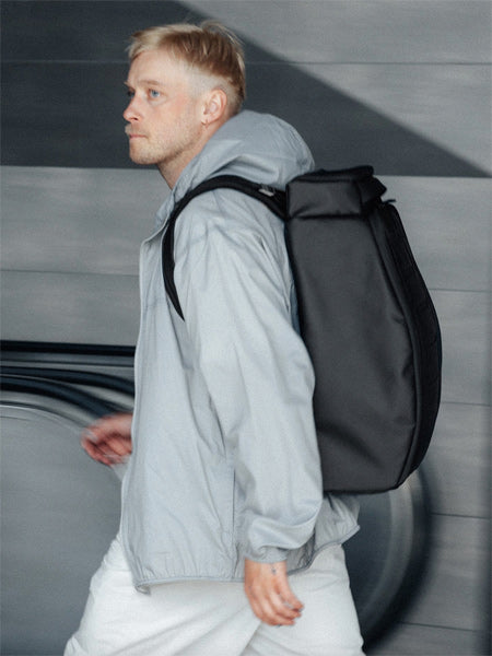 Hugger Backpack 30L / Black Out