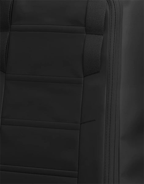 Hugger Backpack 30L / Black Out