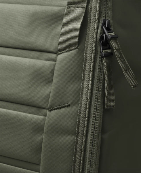 Hugger Backpack 20L / Moss Green