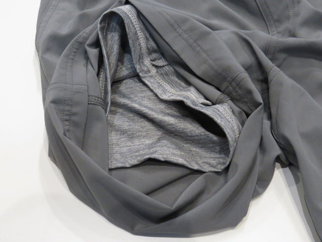 QUICKDRY Walk Shorts / Charcoal / Size M