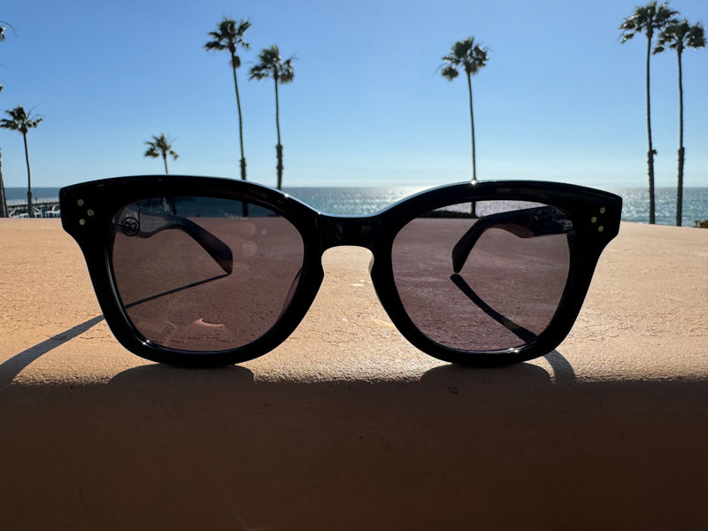 [LOW TIDE] / Gloss Black-Smoke Gray