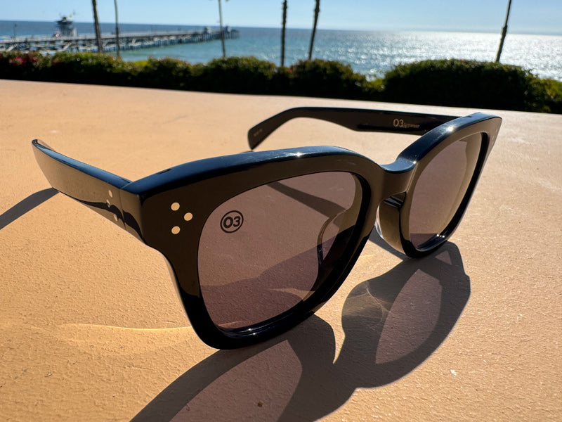 [LOW TIDE] / Gloss Black-Smoke Gray