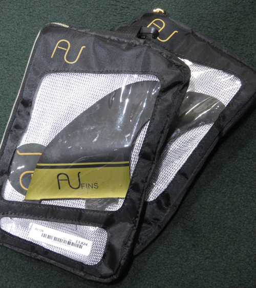革新的なフォイルするフィン『AU Fins』新登場！ | Luvsurf