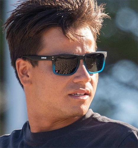 CARVE』サングラス[GOBLIN] MATT BLACK BLUE/GREY POLARIZED 偏光