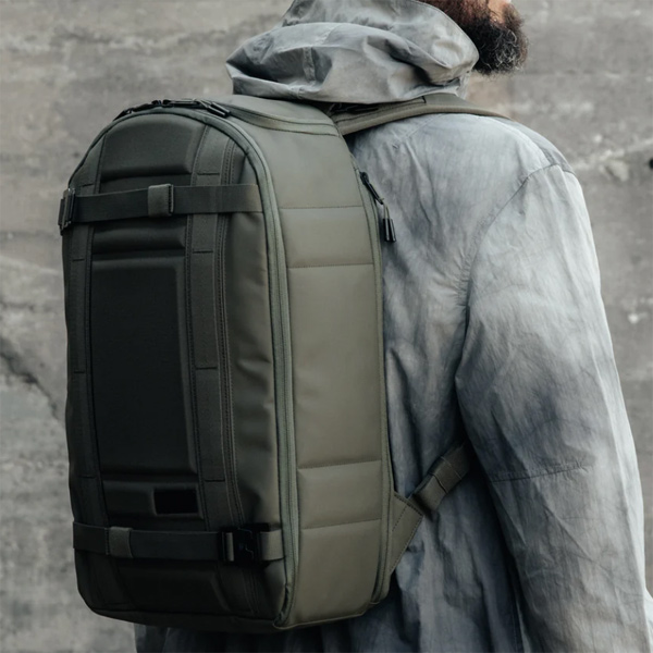 27500円＋関税送料Db DOUCHEBAGS The Ramverk 21L Backpack